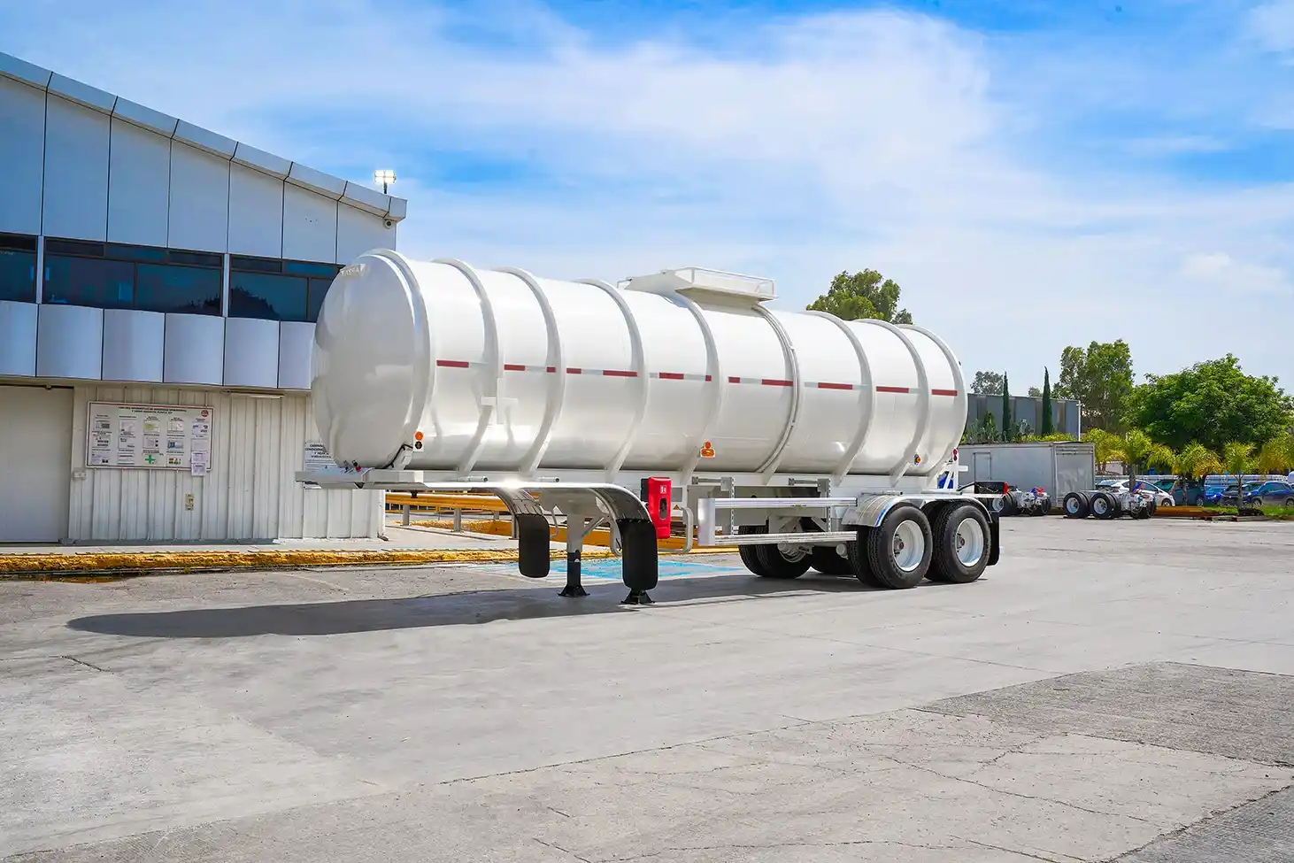 SEMIRREMOLQUE REFINADOS LATERAL TATSA zon