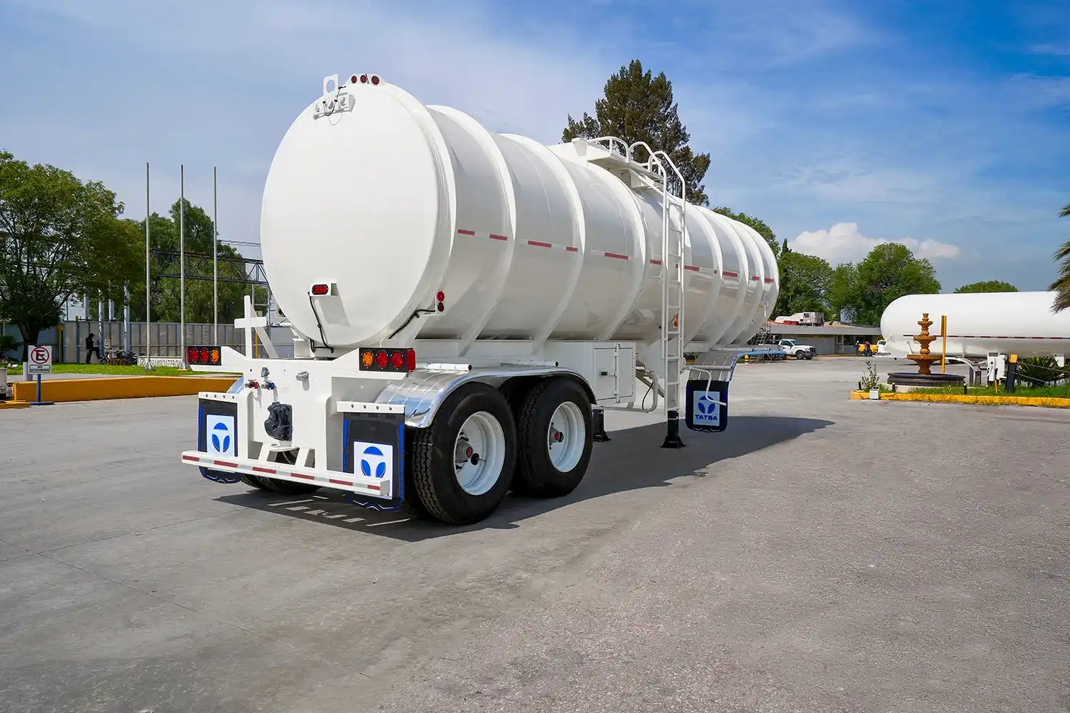 SEMIRREMOLQUE REFINADOS LATERALTRASERO TATSA zon